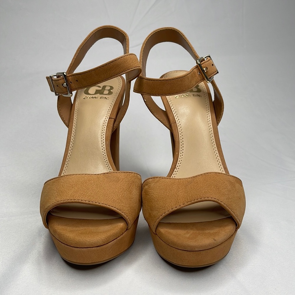 Gianni Bini Womens Beige High Heels Size 5.5, 4” heel